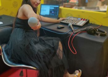 Anchor nida shaikh all set to open celebrity chat show Nachos with Nida
